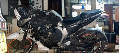 யாழில். ஊடகவியலாளர் வீட்டின் மீது தாக்குதல் - வாகனங்களுக்கும் தீ வைப்பு!