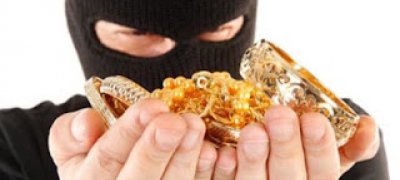 யாழில். ஆலயத்தில் இருந்த நகைகள், பணம் திருட்டு!