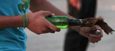 புடவைக்கடை மீது பெற்றோல் குண்டு வீச்சு!