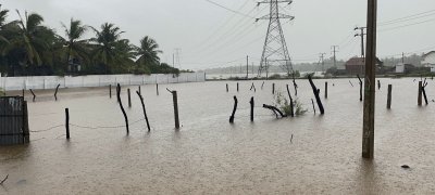 மன்னாரில் கடும் மழை வெள்ள நீரில் மூழ்கியது கிராமங்கள்