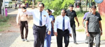 கிளிநொச்சி மருத்துவமனைக்கு வடக்கு ஆளுநர் திடீர் விஜயம்..!