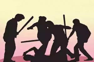 யாழில். வீடு புகுந்து தாக்கிய குற்றத்தில் கனடா வாசிகள் இருவர் கைது
