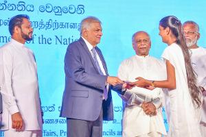 அதிகரிக்கப்பட்டுள்ள சம்பளம் மற்றும் சலுகைகள்! அரச ஊழியர்கள் தொடர்பில் வெளியிடப்பட்டுள்ள நம்பிக்கை!