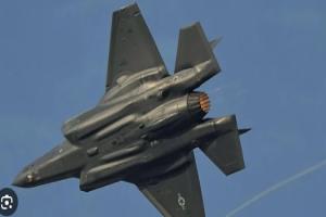 கனடா - அமெரிக்க வர்த்தகப் பேச்சுவார்த்தை: F-35 போர் விமானங்கள் குறித்த மறுபரிசீலனை விவாதப் பொருளாக உருவெடுத்துள்ளது