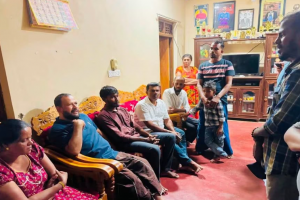 சவூதியில் தண்டனை விதிக்கப்பட்ட அனோஜனின் குடும்பத்தினருக்கு ரிஷாட் பதியுதீன் நேரில் சென்று ஆறுதல்..!