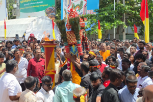 யாழ் நல்லூரில் தியாக தீபம் திலீபனிற்கு அஞ்சலி செலுத்த குவிந்த மக்கள் கூட்டம்!