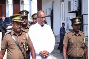 இனிமேல் காவி உடையை அணியத் தயாரில்லை - கலபொடஅத்தே ஞானசார தேரர் !